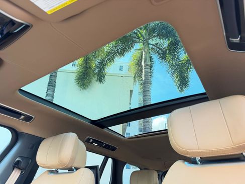 Used 2024 Land Rover Range Rover Long Wheelbase Autobiography image 45