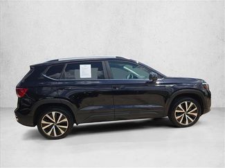 Used 2024 Volkswagen Taos SE video 4