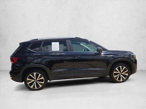 Used 2024 Volkswagen Taos SE image 4