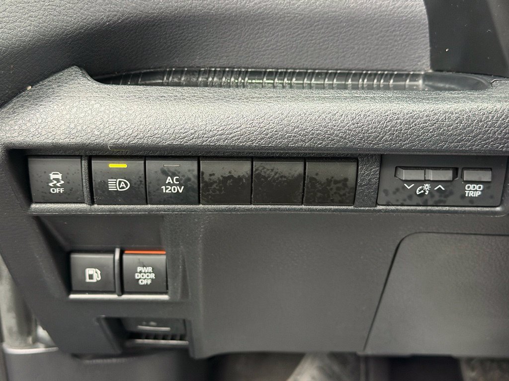 Used 2021 Toyota Sienna XSE w/ XSE Plus Package FWD image 30