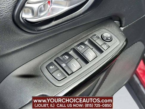 Used 2021 Jeep Cherokee Latitude Plus FWD image 15