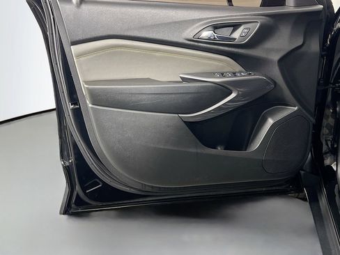 Used 2024 Chevrolet Trax ACTIV w/ Sunroof Package image 17