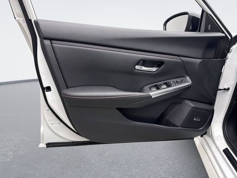 Used 2024 Nissan Sentra SR w/ SR Premium Package FWD image 9