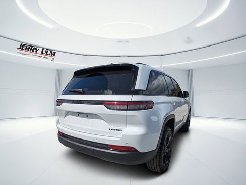 New 2025 Jeep Grand Cherokee Limited w/ Black Appearance Package image 3