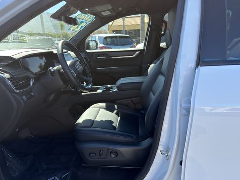 Used 2026 GMC Acadia Elevation w/ Elevation Premium Package FWD image 23