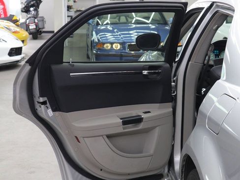 Used 2006 Chrysler 300 SRT8 w/ SRT Option Group II image 21