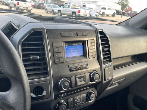 Used 2018 Ford F150 XLT image 4