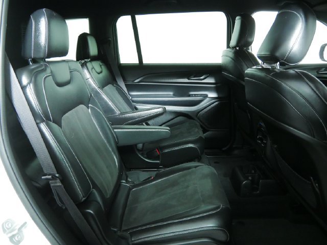 Used 2023 Jeep Grand Cherokee L Laredo AWD/4WD image 15