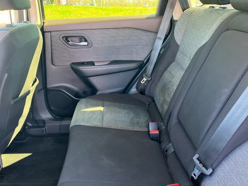 Used 2023 Nissan Rogue SV image 34