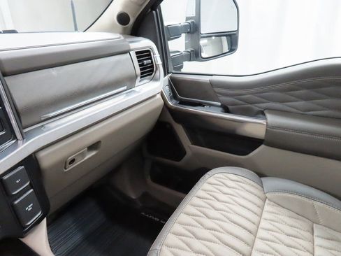 Used 2025 Ford F450 Platinum w/ Platinum Plus Package image 24