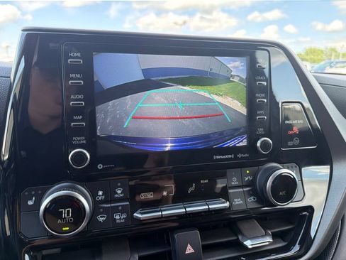 Used 2021 Toyota Highlander XLE AWD/4WD image 20