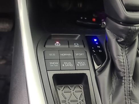 Used 2025 Toyota RAV4 XLE AWD/4WD image 34