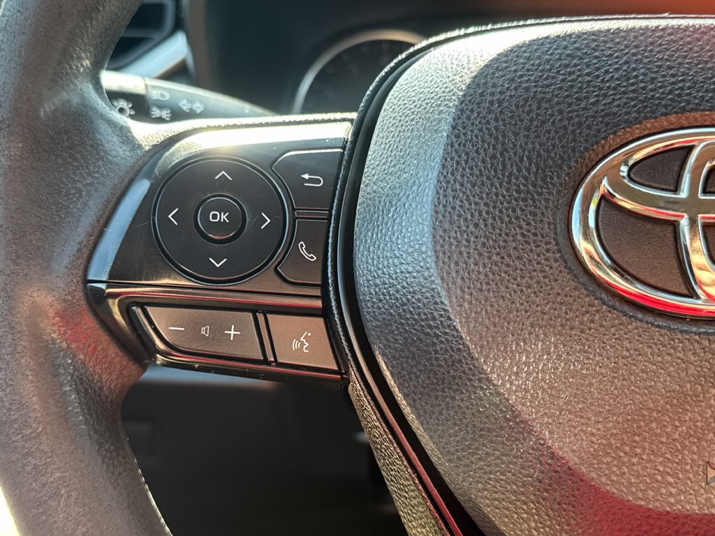 Used 2021 Toyota RAV4 LE AWD/4WD image 19