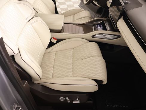 Used 2024 Lincoln Nautilus Black Label AWD/4WD image 14