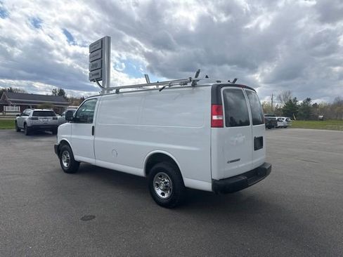 Used 2018 Chevrolet Express 2500 RWD image 2