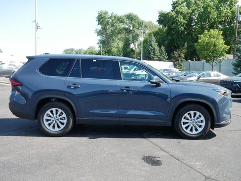 Used 2025 Toyota Grand Highlander AWD image 8