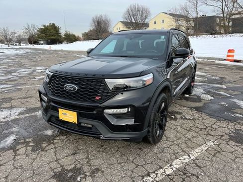 Used 2023 Ford Explorer ST w/ Equipment Group 401A image 4