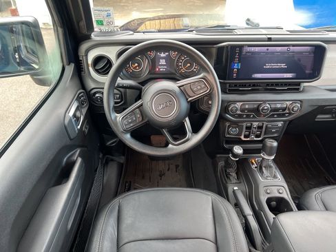 Used 2025 Jeep Gladiator Nighthawk image 11