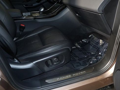 Used 2024 Land Rover Range Rover Evoque Dynamic SE image 32