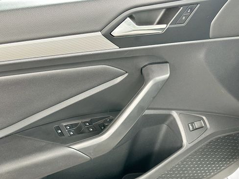 Used 2019 Volkswagen Jetta SE FWD image 17