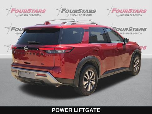 Used 2023 Nissan Pathfinder SL w/ Black Appearance Package FWD image 4