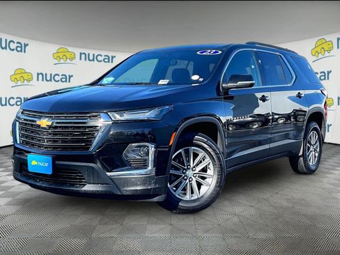 Used 2023 Chevrolet Traverse LT w/ Rear Camera Mirror Package image 3