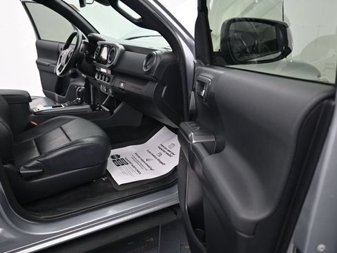 Used 2019 Toyota Tacoma TRD Off-Road AWD/4WD image 22