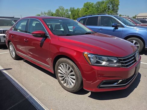 Used 2017 Volkswagen Passat 1.8T SE image 1