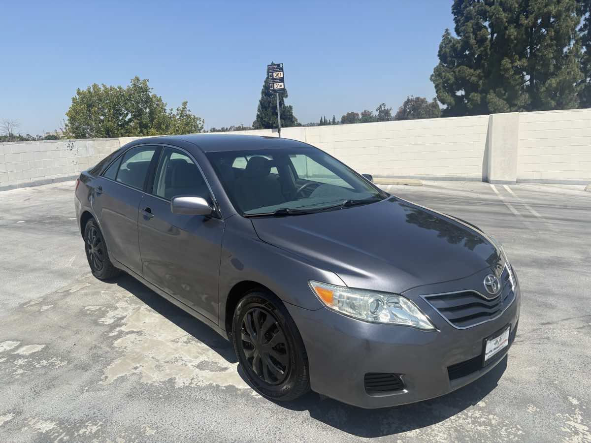 Used 2011 Toyota Camry LE FWD image 31