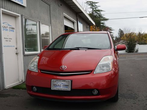 Used 2009 Toyota Prius Touring FWD image 2