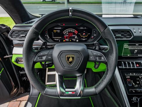 Used 2021 Lamborghini Urus AWD/4WD image 23