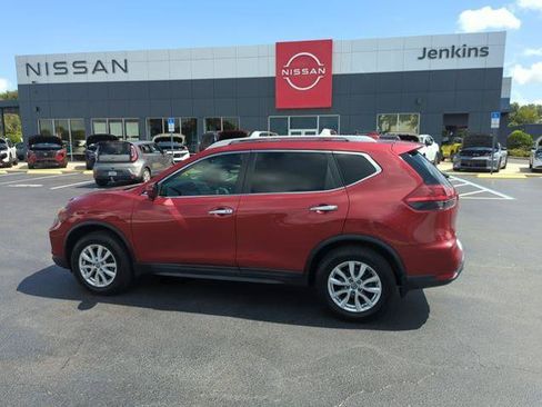 Certified 2019 Nissan Rogue SV FWD image 10