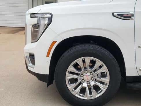 Used 2025 GMC Yukon Denali AWD/4WD image 8