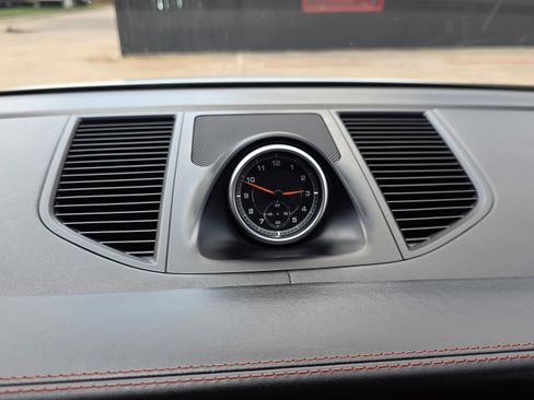 Used 2018 Porsche Macan Turbo AWD/4WD image 21