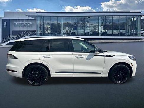 New 2026 Lincoln Aviator Reserve w/ Jet Appearance Package AWD/4WD image 9