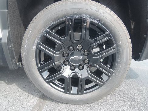 New 2025 Chevrolet Silverado EV LT image 8