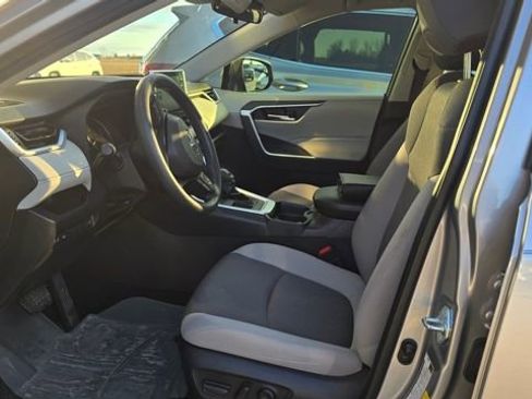 Used 2019 Toyota RAV4 XLE image 8