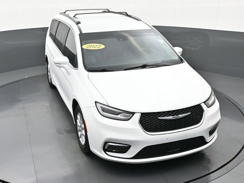 Used 2022 Chrysler Pacifica Touring-L image 34