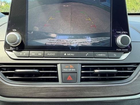 Used 2025 Nissan Altima 2.5 SV FWD image 27