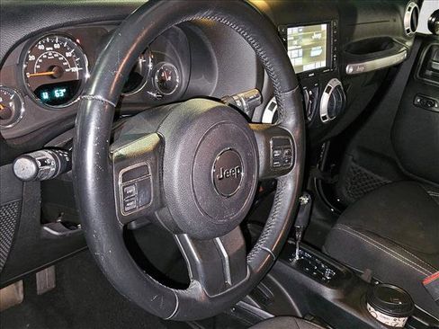 Used 2017 Jeep Wrangler Unlimited Sahara image 9