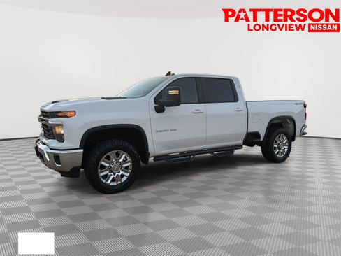 Used 2024 Chevrolet Silverado 2500 LT AWD/4WD image 4
