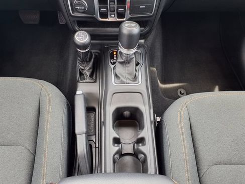 Used 2025 Jeep Wrangler Unlimited Sahara AWD/4WD image 29
