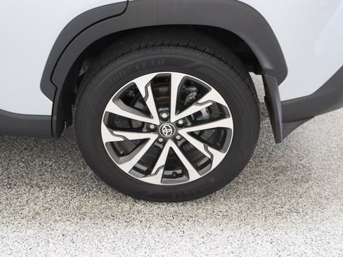 Used 2023 Toyota Corolla Cross XLE w/ Convenience Package FWD image 10