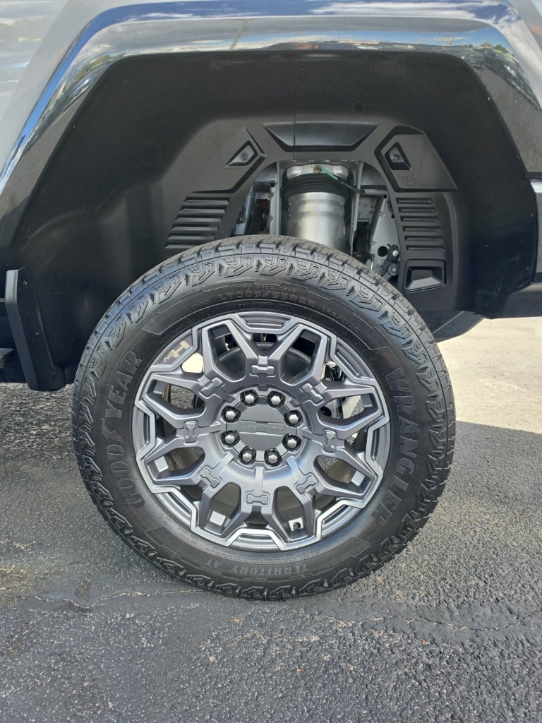 Used 2024 GMC Hummer EV 3X w/ LPO, Illumination Package AWD/4WD image 15
