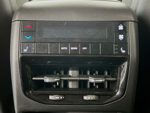 Used 2024 Jeep Grand Cherokee L Limited image 19