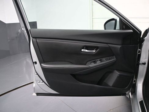 Used 2022 Nissan Sentra SV FWD image 9