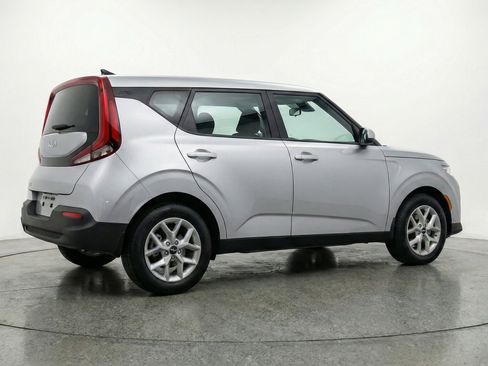Used 2025 Kia Soul LX w/ LX Technology Package FWD image 9