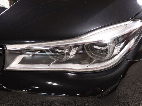 Used 2018 BMW 750i xDrive AWD/4WD image 14