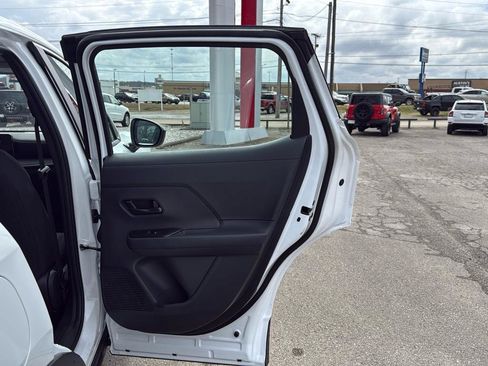 New 2025 Nissan Kicks S image 21