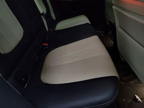 Used 2023 BMW X6 xDrive40i w/ Executive Package image 24